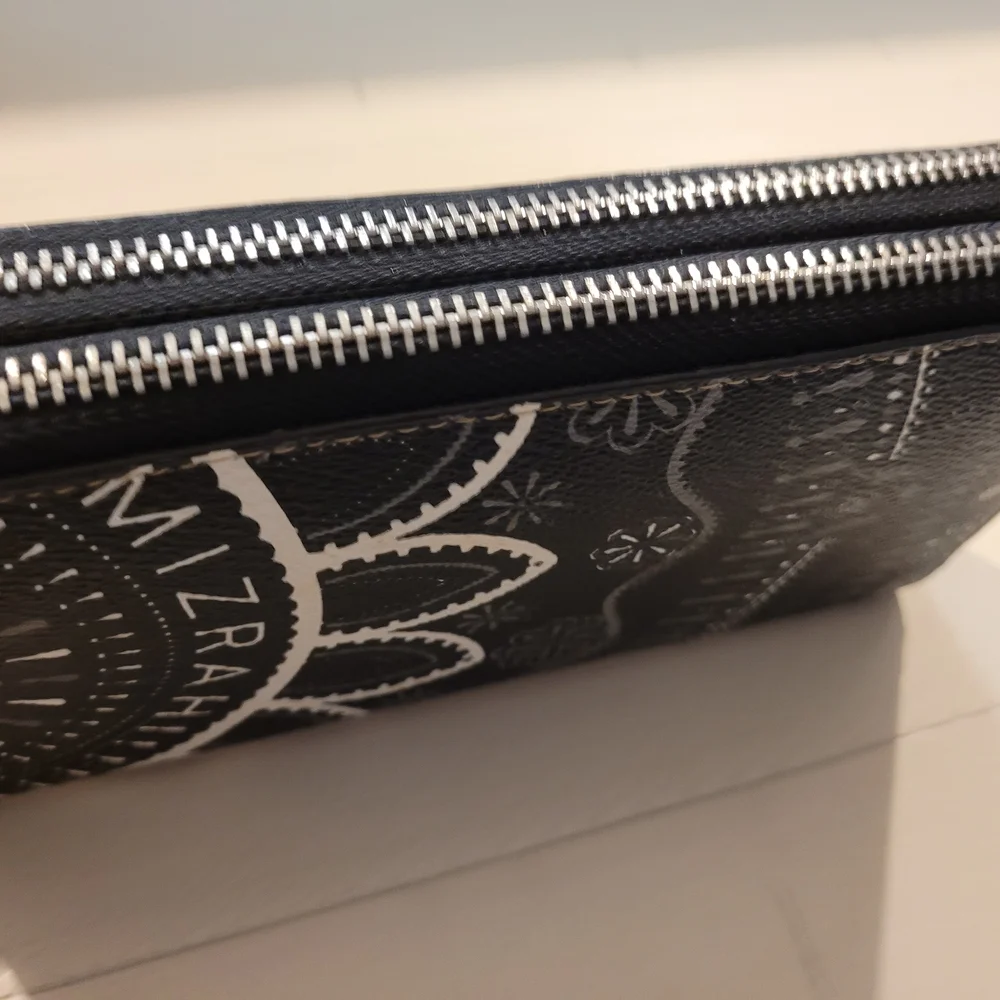 Isaac Mizrahi Black and White Patterned Wallet Wristlet - Picture 5 of 12